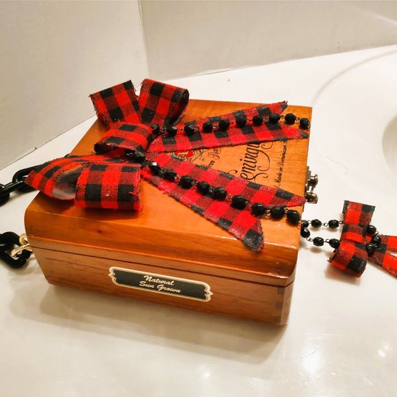 Original Suenos de Saundra Upcycled Hemingway Cigar Box Purse - Picture 12 of 14